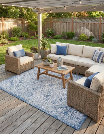 5' 3 x 8' Easy-Clean Aztec Indoor / Outdoor Rug