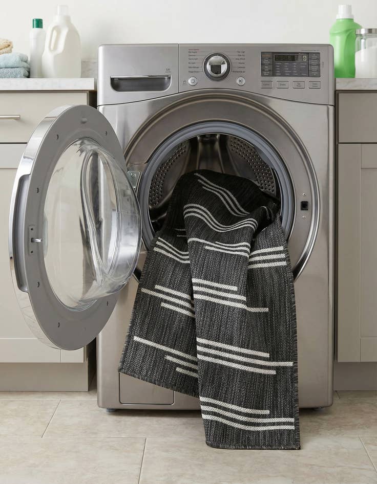 Detail image of  2' x 3'  Washable Modern Indoor / Outdoor Rug