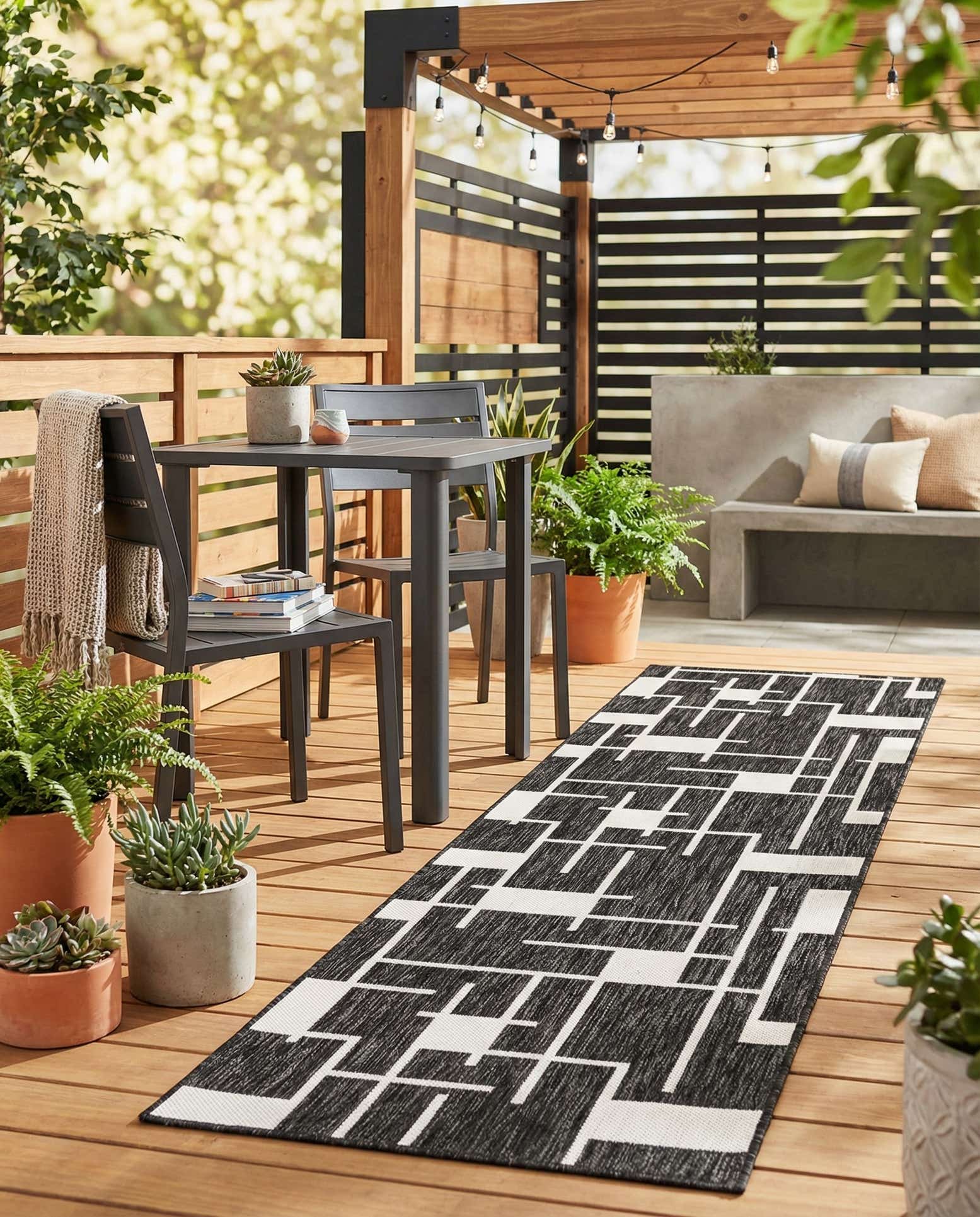 2' x 8' Easy-Clean Modern Indoor / Outdoor Runner Rug