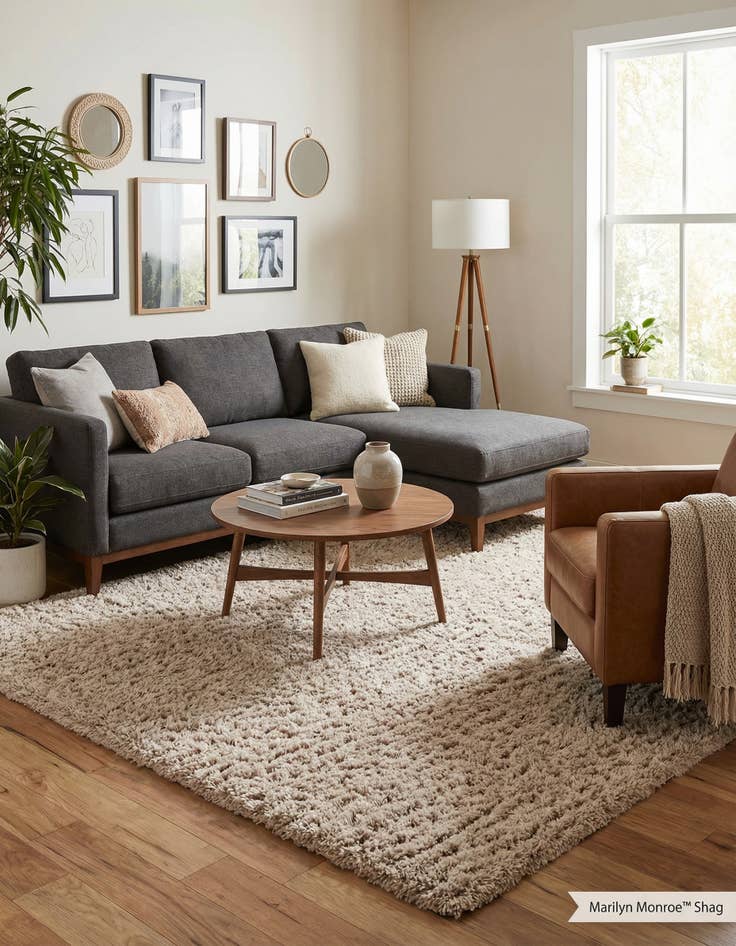 Detail image of 7' x 10' Marilyn Monroe™ Shag Rug