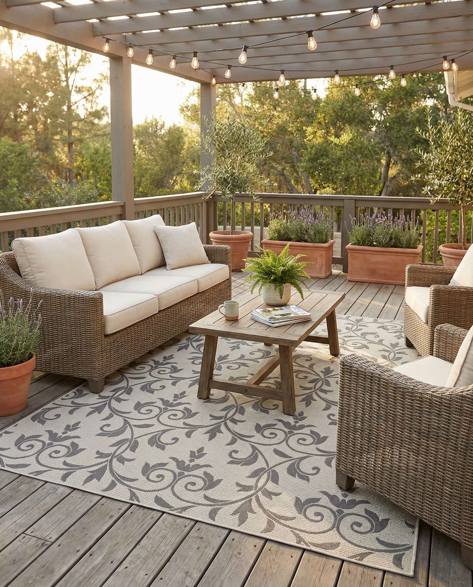 7' x 10' Easy-Clean Botanical Indoor / Outdoor Rug