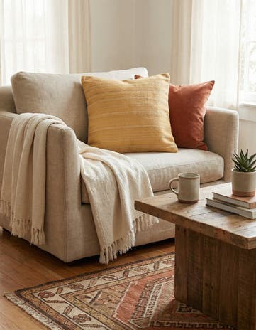 1' 7 x 1' 8 Hand Woven Pillow Wool Square Rug