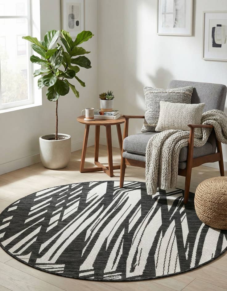 Detail image of 4' x 4'  Washable Modern Indoor / Outdoor Round Rug