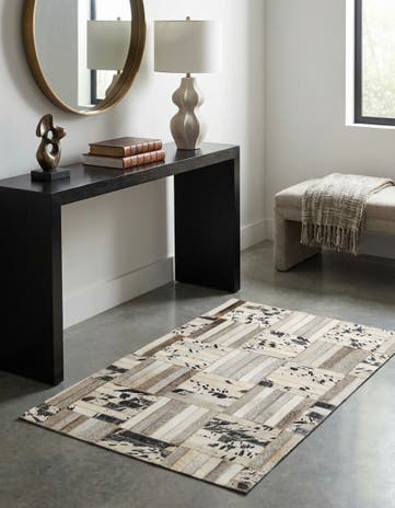 2' 1 x 3' 1 Cowhide Rug
