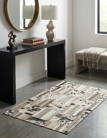 2' 1 x 3' 1 Cowhide Rug
