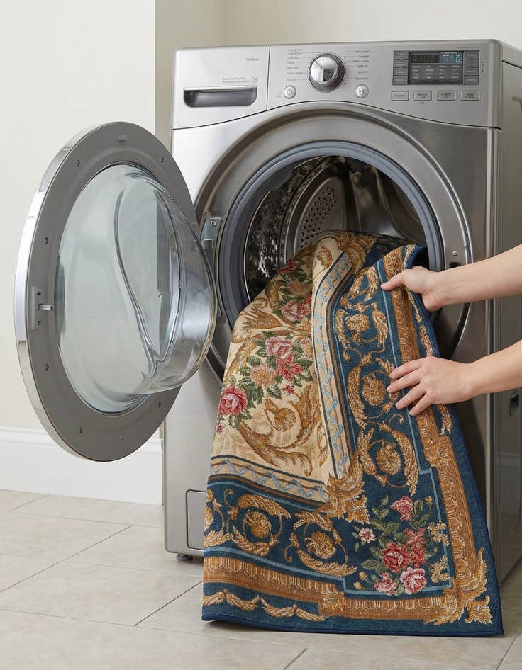 Detail image of 5' x 7'  Washable Traditional Indoor / Outdoor Rug