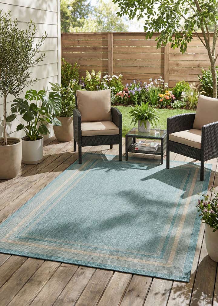 6' x 9' Easy-Clean Border Indoor / Outdoor Rug