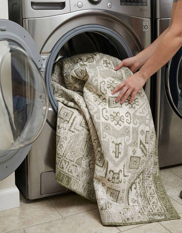 Detail image of 7' 10 x 7' 10  Washable Aztec Indoor / Outdoor Square Rug