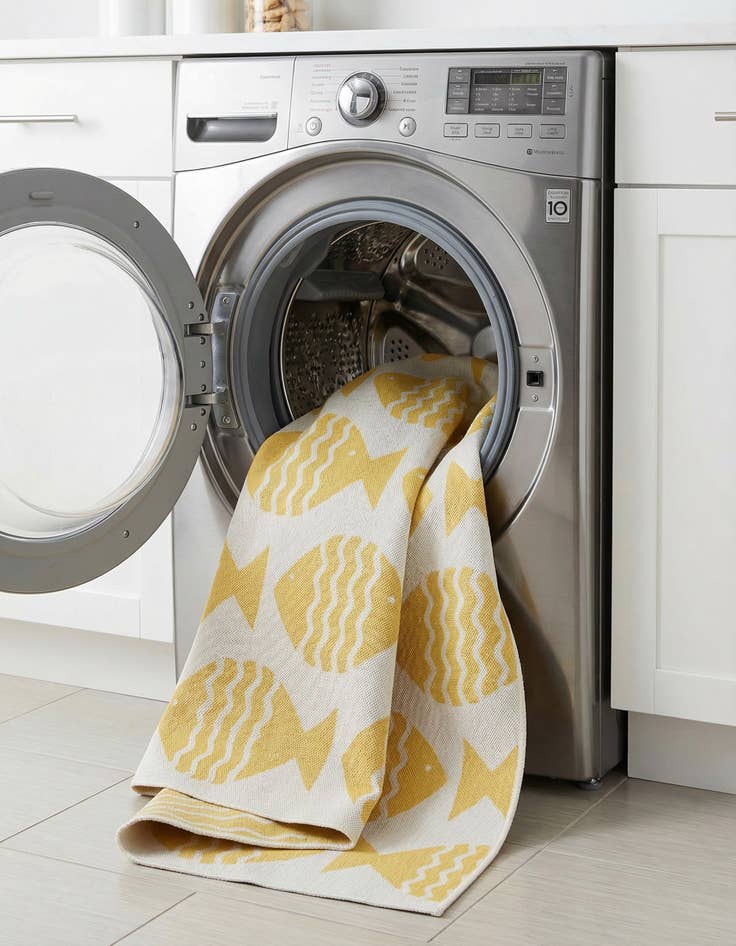 Detail image of 6' 1 x 9'  Washable Coastal Indoor / Outdoor Rug