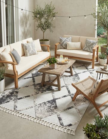 5' 3 x 7' 7 Easy-Clean Indoor / Outdoor Rug