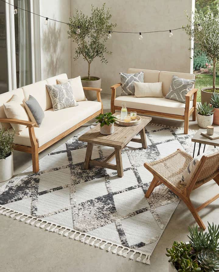 5' 3 x 7' 7 Easy-Clean Indoor / Outdoor Rug