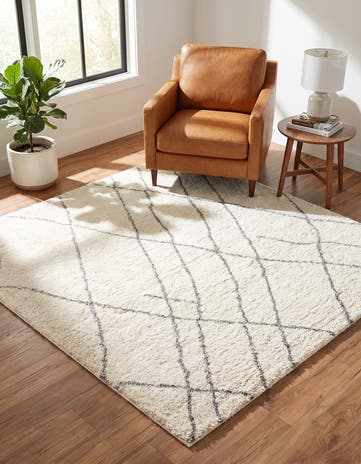 7' 10 x 7' 10 Soft Touch Shag Square Rug