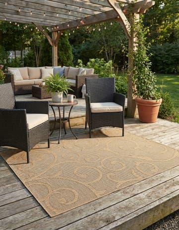 7' x 10' Easy-Clean Botanical Indoor / Outdoor Rug