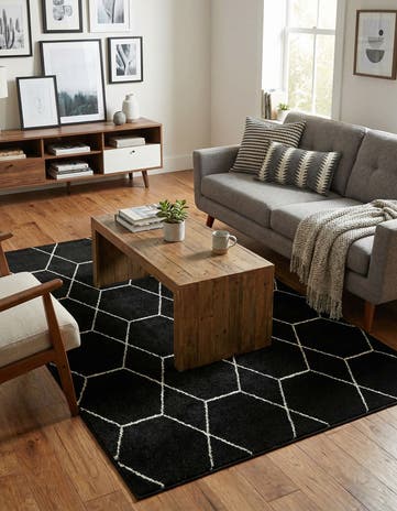 Black Lattice Frieze Rug