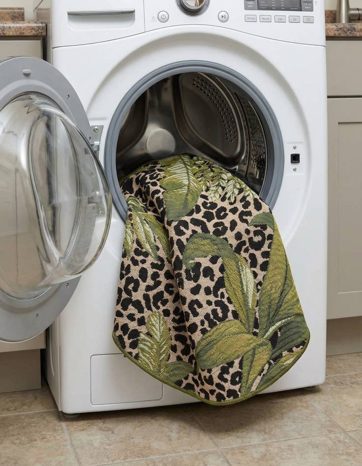 Detail image of 3' x 3'  Washable Botanical Indoor / Outdoor Round Rug