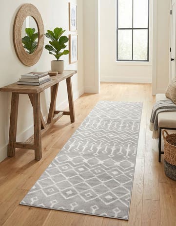 2' 6 x 8' 2 Kasbah Trellis Runner Rug