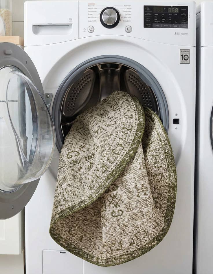 Detail image of 4' x 4'  Washable Aztec Indoor / Outdoor Round Rug