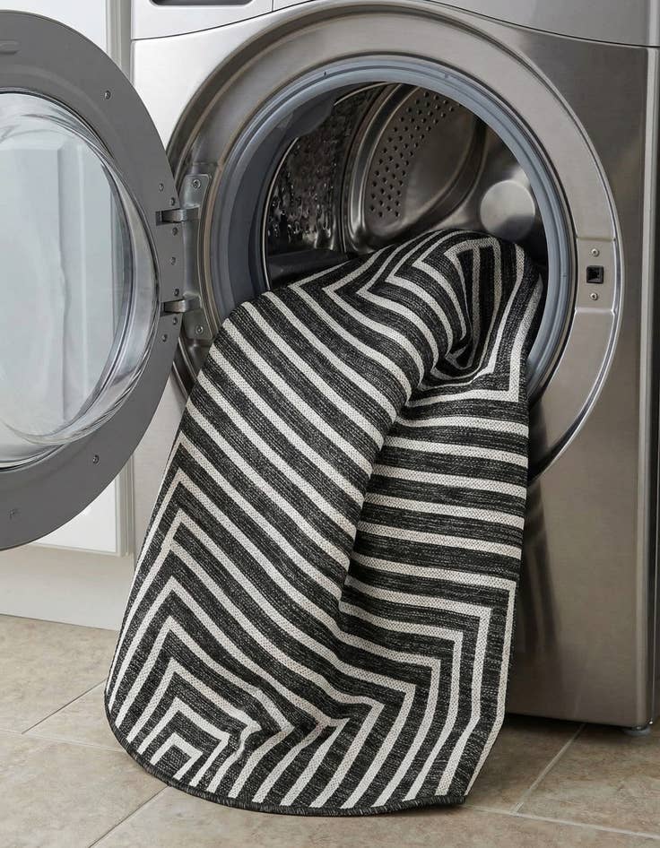 Detail image of  4' x 4'  Washable Modern Indoor / Outdoor Round Rug