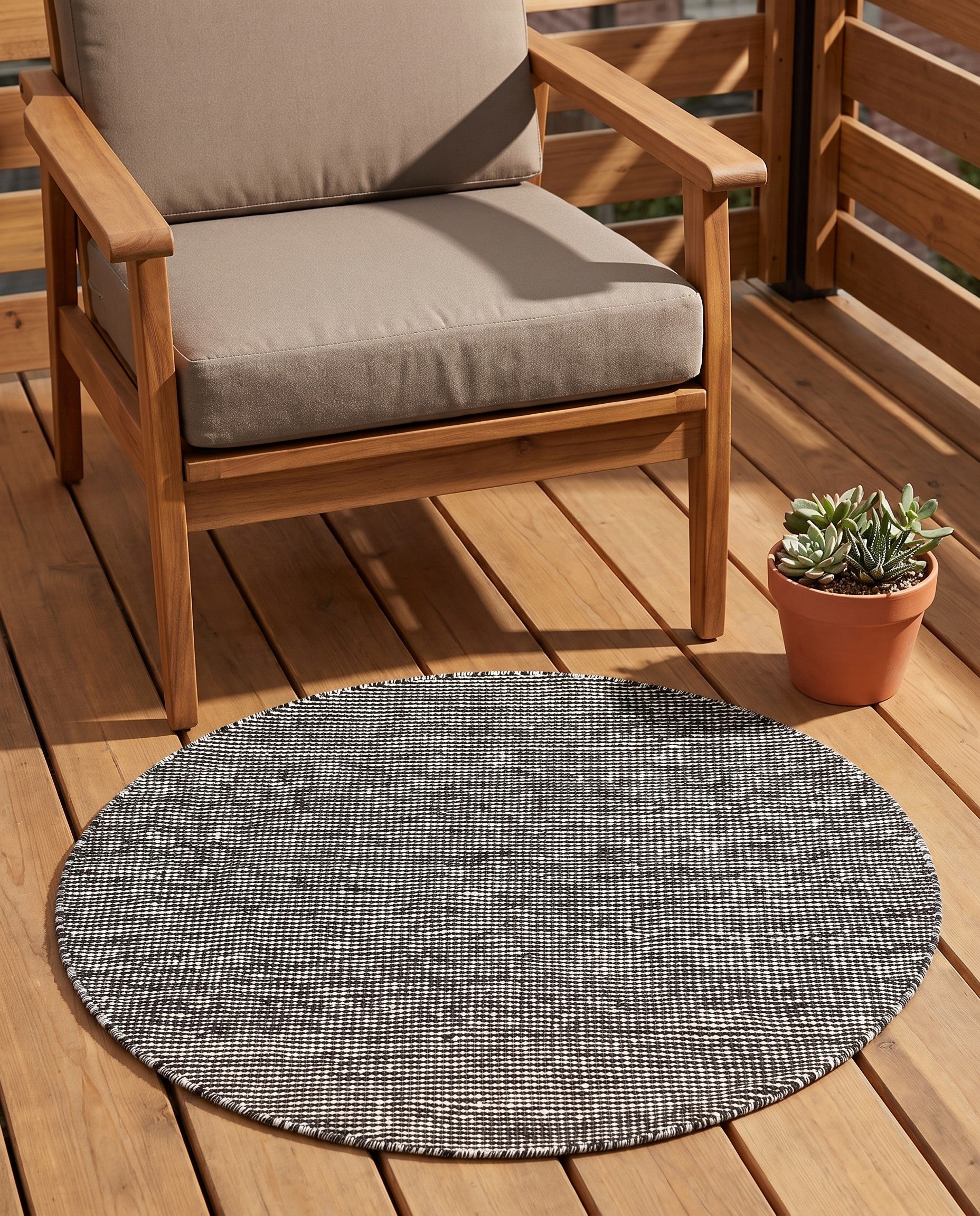3' 3 x 3' 3 Easy-Clean Jill Zarin Palm Springs Indoor / Outdoor Round Rug