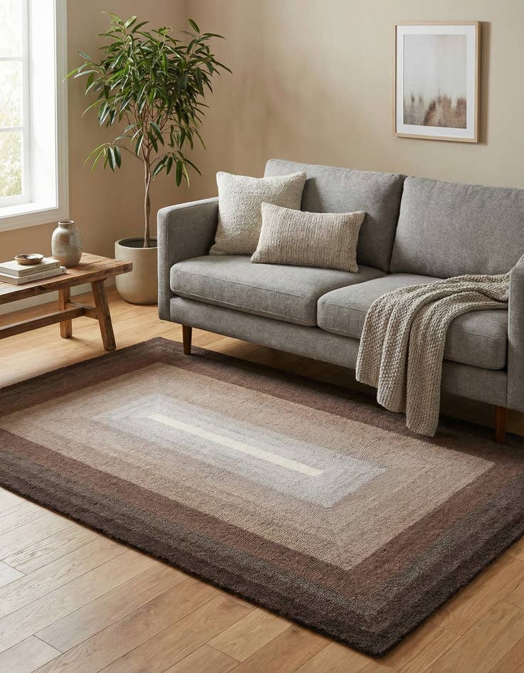 Detail image of 4' 1 x 6' 1 Ombre Wool Rug