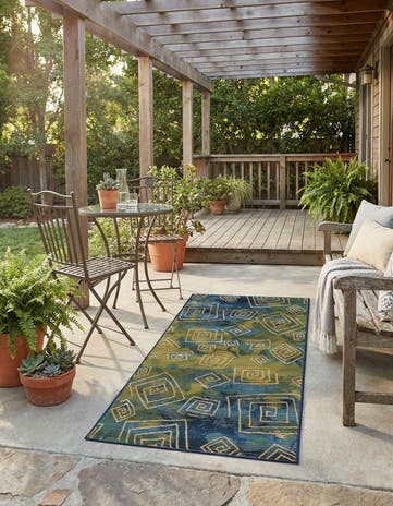 2' 7 x 5' 3 Easy-Clean Modern Indoor / Outdoor Runner Rug