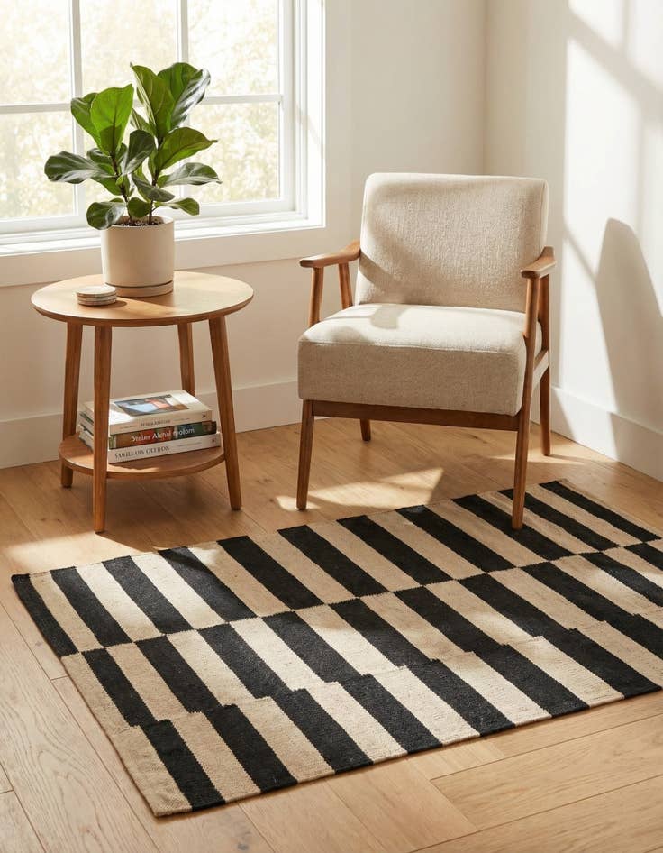 Detail image of 2' 7 x 3' 10  Hand Woven Kilim Modern Wool Rug