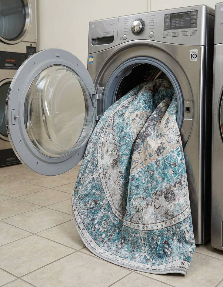 Detail image of 7' 10 x 7' 10  Washable Yara Round Rug