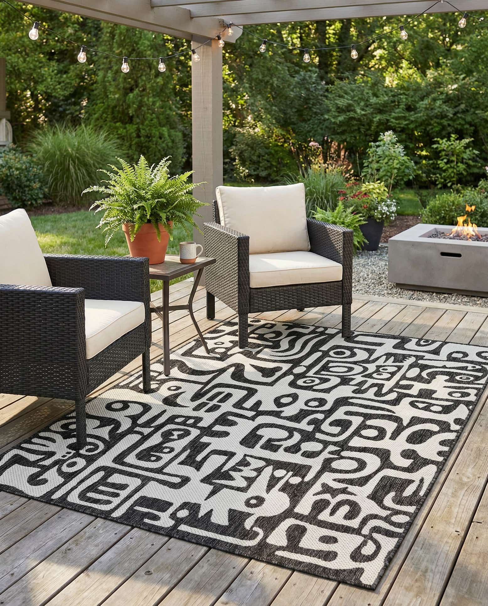 5' 3 x 7' Easy-Clean Modern Indoor / Outdoor Rug