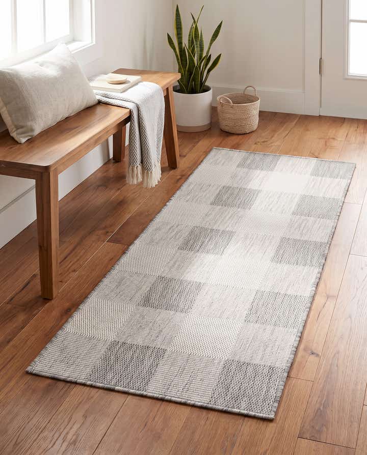 2' x 5' 3 Easy-Clean Checkered Indoor / Outdoor Runner Rug