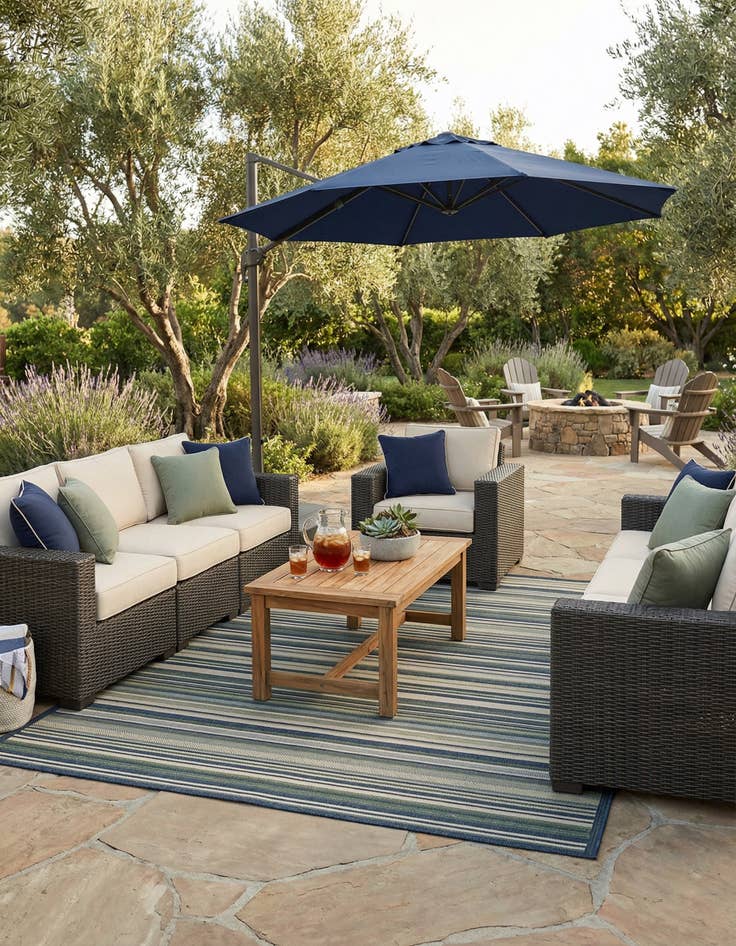 Detail image of 10' x 14'  Washable Baja Indoor / Outdoor Rug