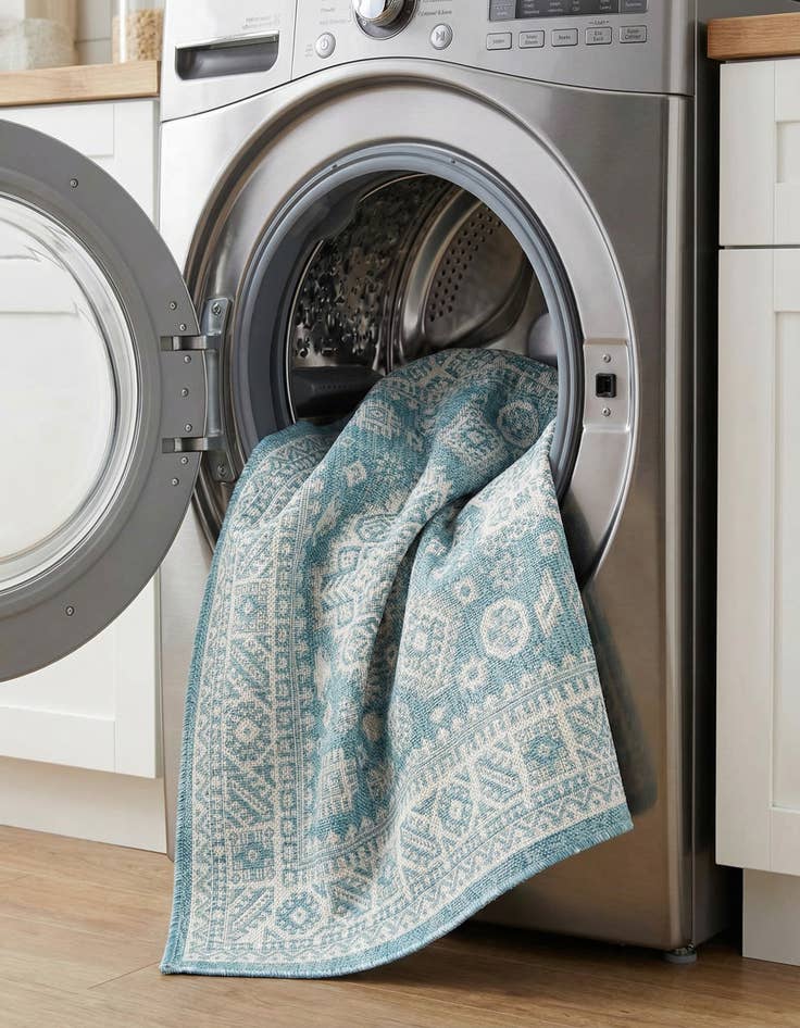 Detail image of 4' x 6'  Washable Aztec Indoor / Outdoor Rug