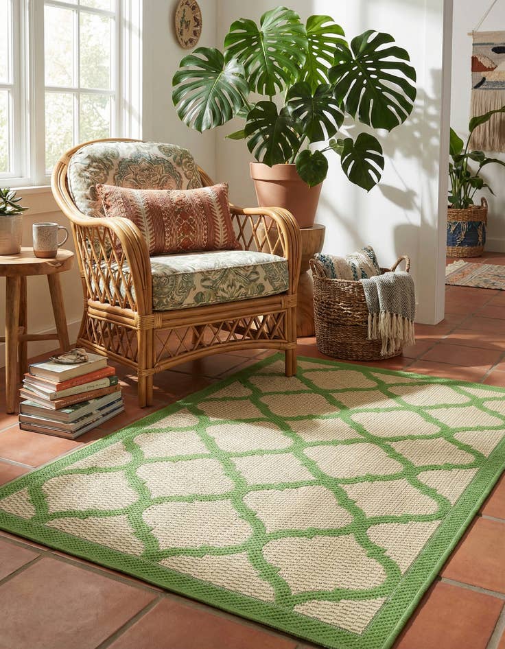 Detail image of 2' 2 x 3'  Washable Trellis Indoor / Outdoor Rug