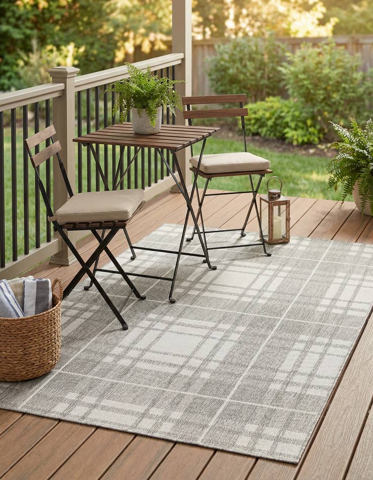 Detail image of 4' x 6'  Washable Checkered Indoor / Outdoor Rug