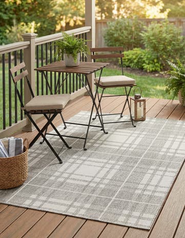 4' x 6' Easy-Clean Checkered Indoor / Outdoor Rug