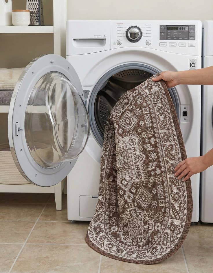 Detail image of 3' x 5' 3  Washable Aztec Indoor / Outdoor Oval Rug