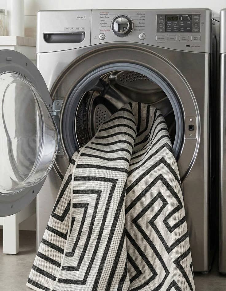 Detail image of  6' x 6'  Washable Modern Indoor / Outdoor Round Rug