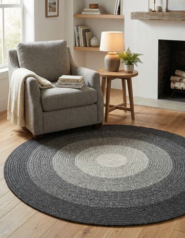 5' 1 x 5' 1 Hand Braided Wool Round Rug