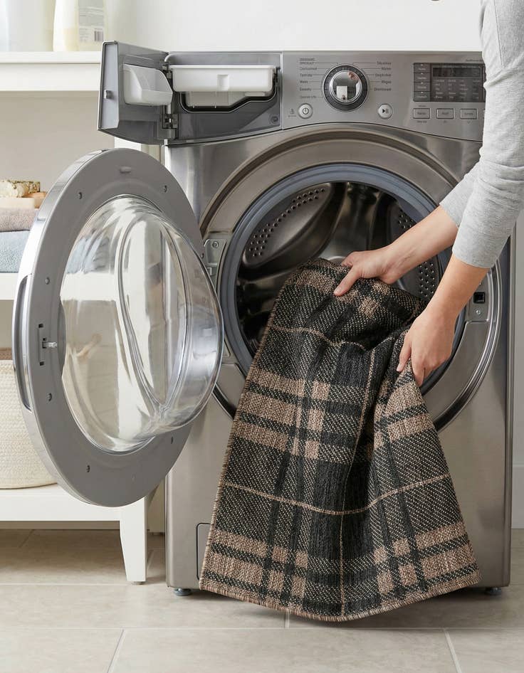 Detail image of  2' x 3'  Washable Checkered Indoor / Outdoor Rug