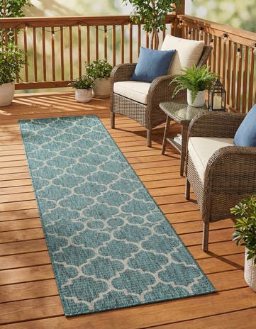 2' x 8' Easy-Clean Lattice Indoor / Outdoor Runner Rug