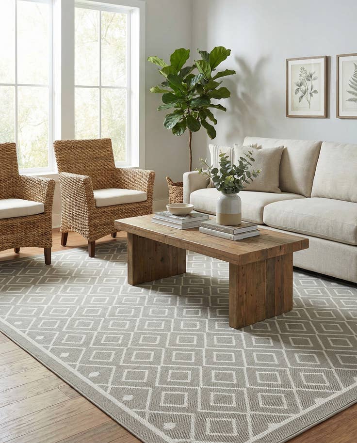 Detail image of 6' x 9' Easy-Clean Trellis Indoor / Outdoor Rug