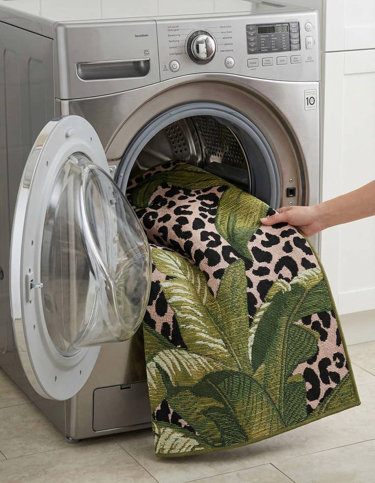 Detail image of 2' x 3'  Washable Botanical Indoor / Outdoor Rug