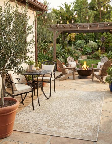 5' 3 x 8' Easy-Clean Traditional Indoor / Outdoor Rug