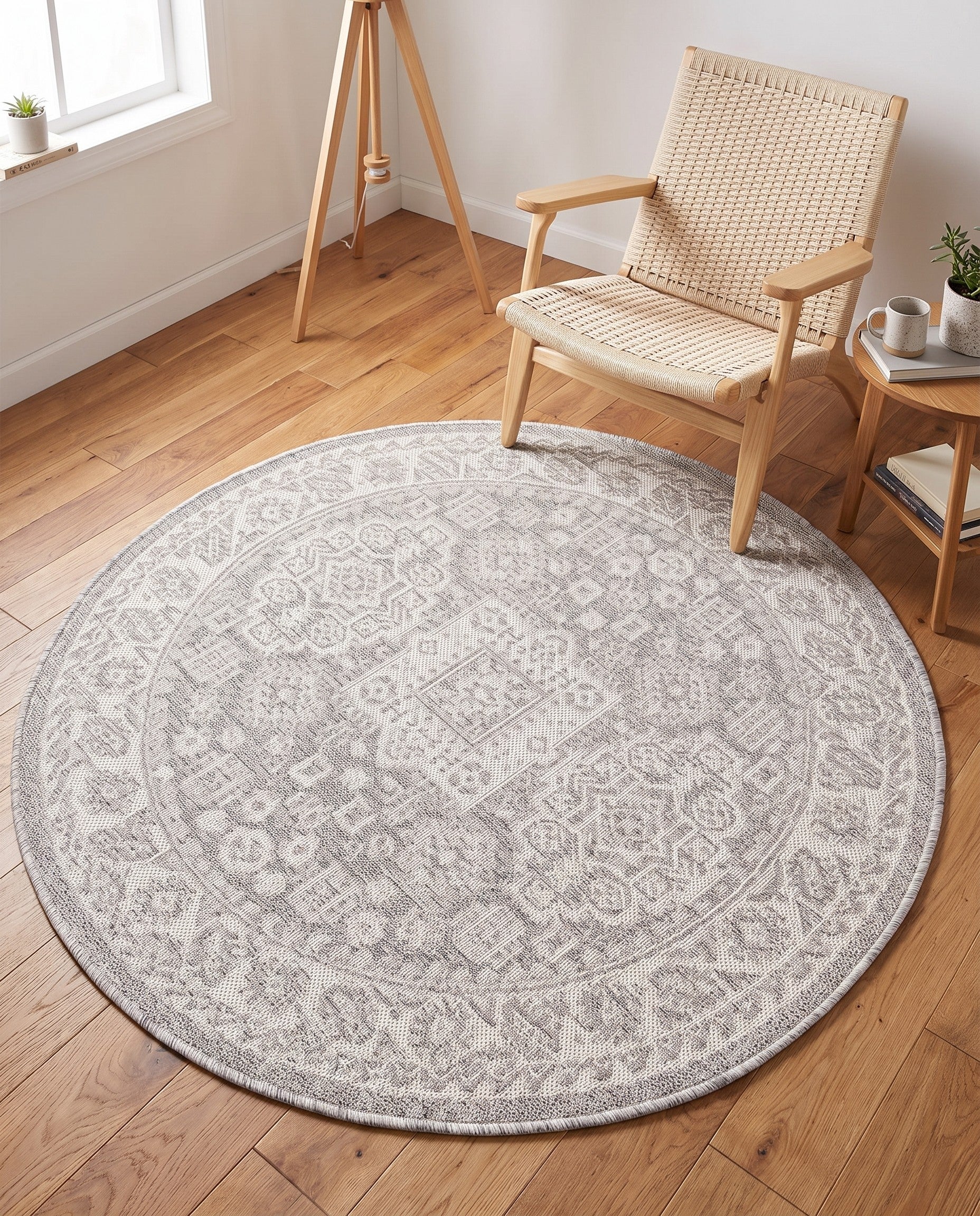 4' x 4' Easy-Clean Aztec Indoor / Outdoor Round Rug