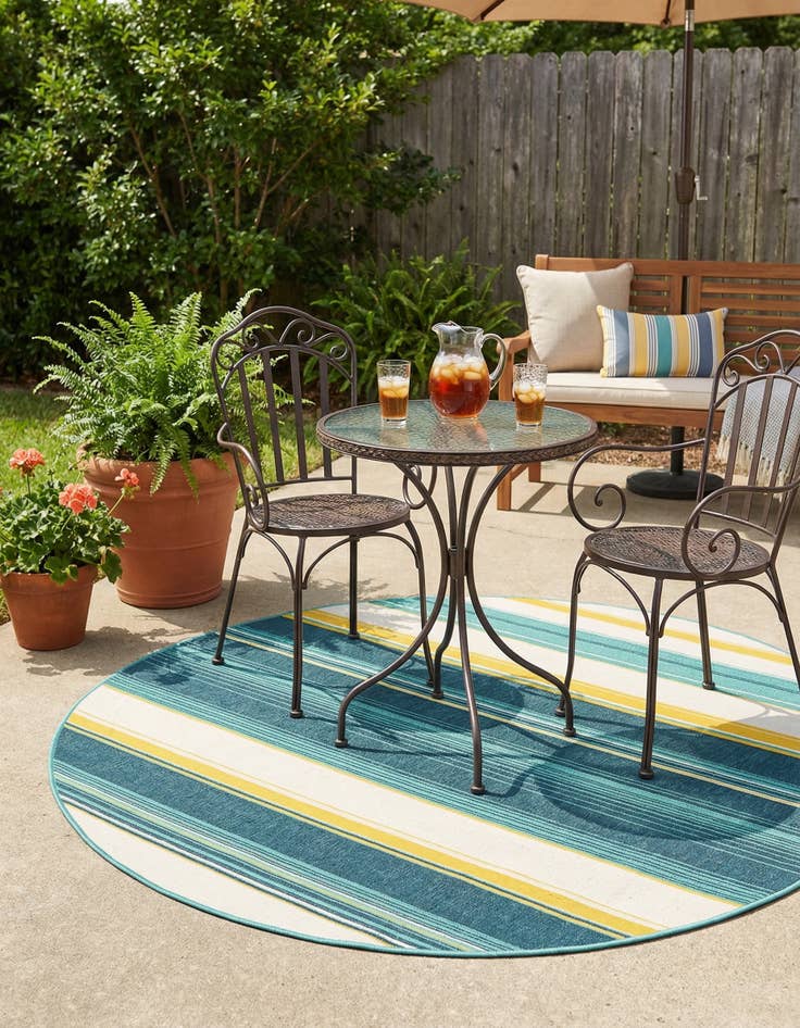 Detail image of 6' x 6' Easy-Clean Border Indoor / Outdoor Round Rug
