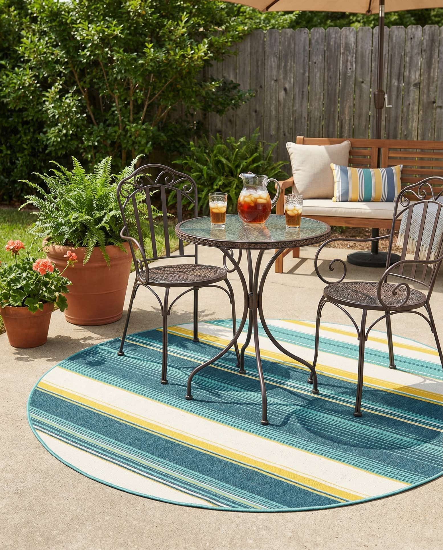 6' x 6' Easy-Clean Border Indoor / Outdoor Round Rug