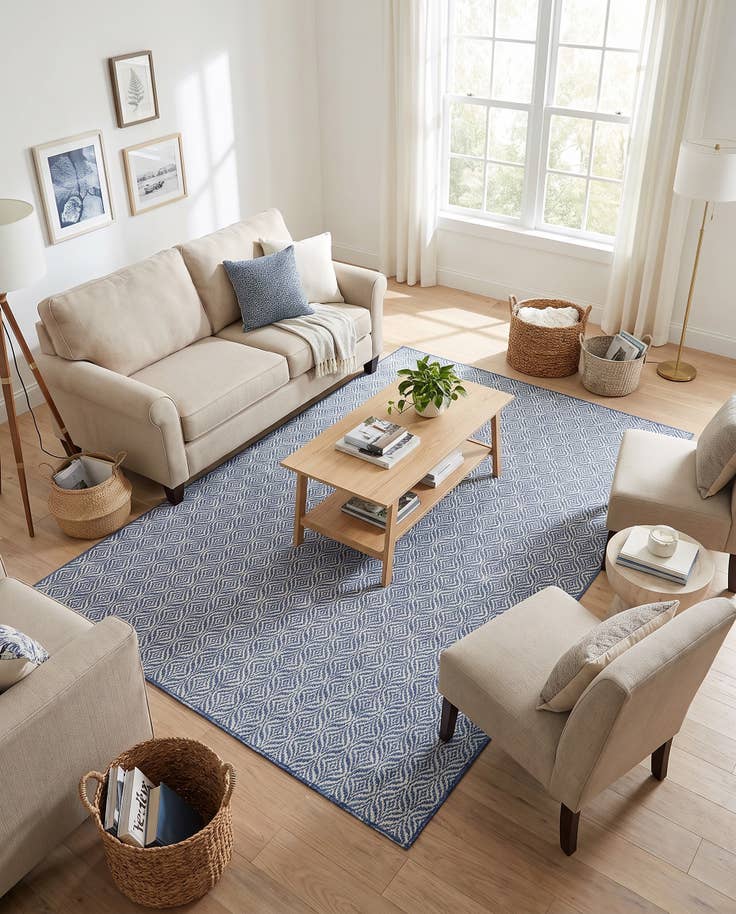 Detail image of 7' x 10' Easy-Clean Trellis Indoor / Outdoor Rug