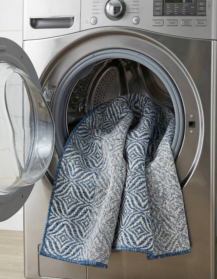 Detail image of 4' x 6'  Washable Trellis Indoor / Outdoor Rug