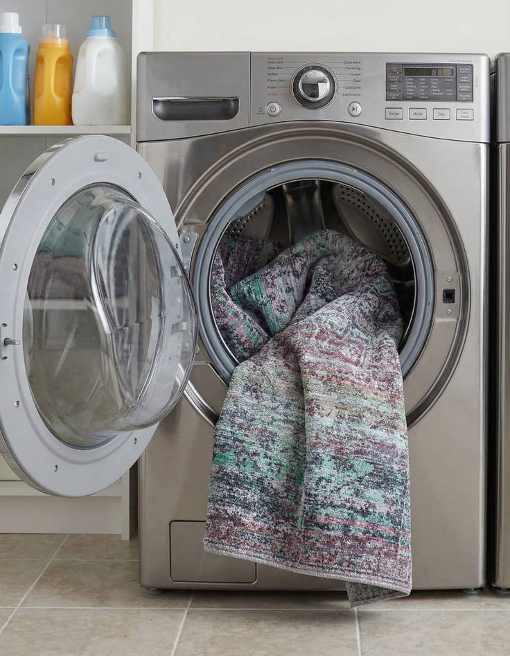 Detail image of 6' x 9'  Washable Renaissance Rug