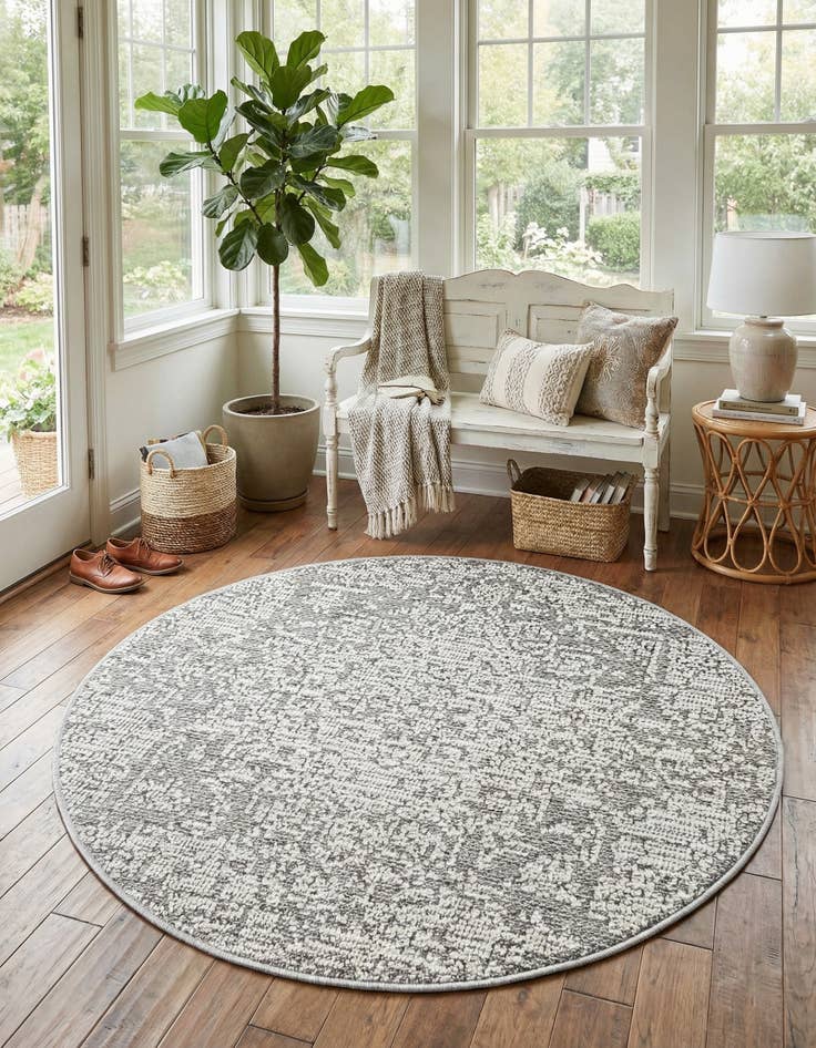 Detail image of  3' 1 x 3' 1  Washable Traditional Indoor / Outdoor Round Rug