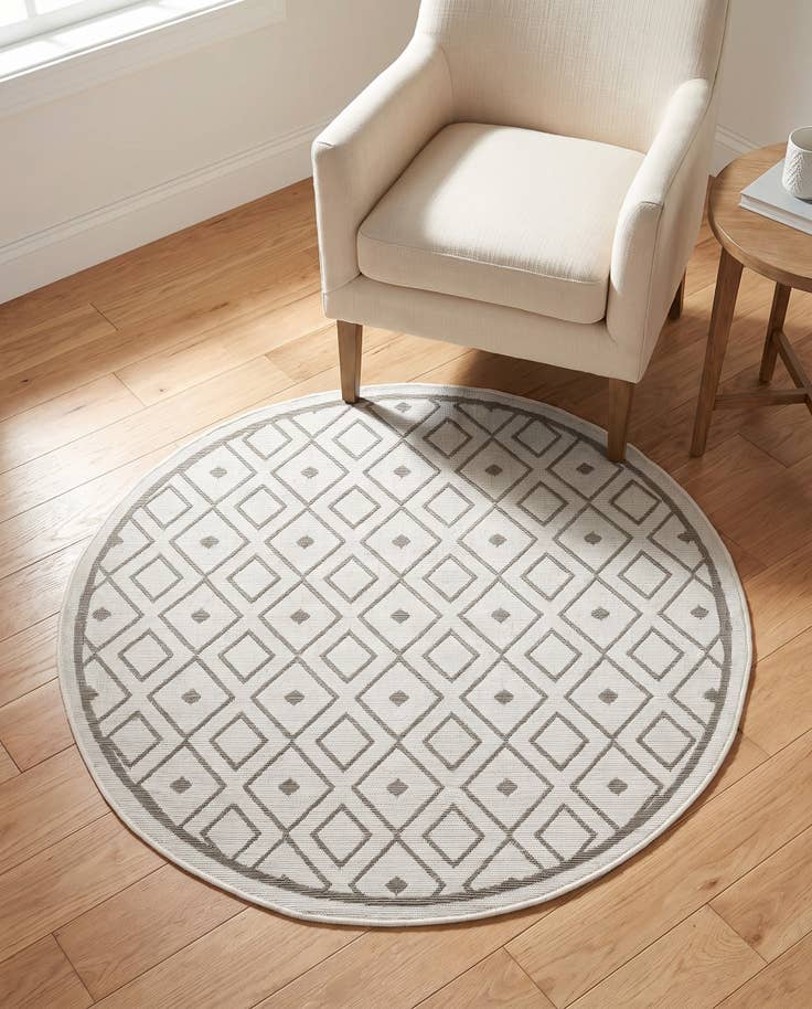 Detail image of 4' x 4' Easy-Clean Trellis Indoor / Outdoor Round Rug